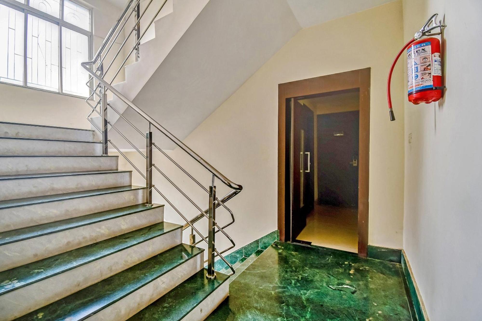 Capital O Kabita Guest House Near Acropolis Mall Καλκούτα Εξωτερικό φωτογραφία